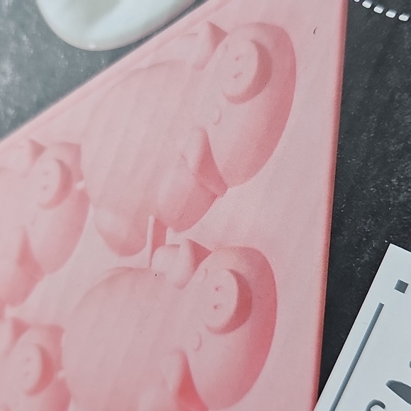 Pink Pigs in a Blanket Silicon Maker/Baker - Picture 7 of 7